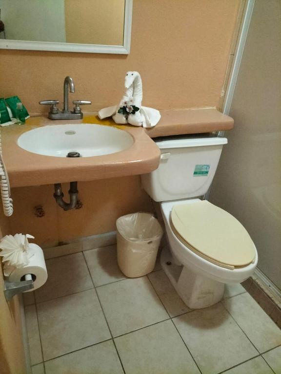 Koupelna v ubytování Hotel Tradicional Savaro SA de CV