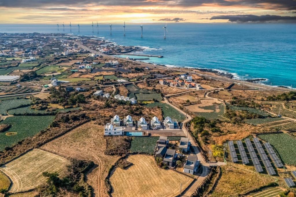 Buying Property in Jeju as a Foreigner: One-Stop Service for Visa, Legal Process, and Ownership Transfer https://cf.bstatic.com/xdata/images/hotel/max1024x768/658029454.jpg?k=669c3044b8b8e219b645421f2ceb5391ca26a3dc1f63cf2f68a5156b91243e87&o=