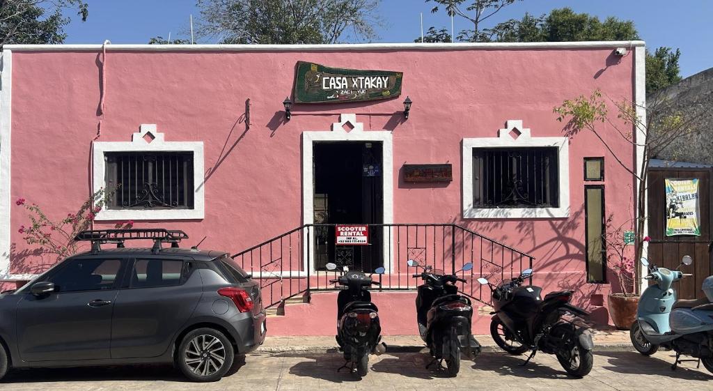 El edificio en el que está el hostal