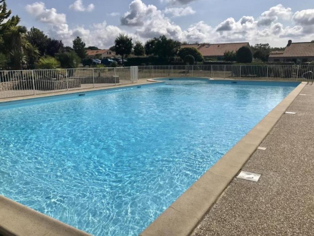 a large swimming pool with blue water at Maison rénovée près de la mer avec 2 piscines, parking et animaux acceptés - FR-1-364-174 in Saint-Michel-Chef-Chef