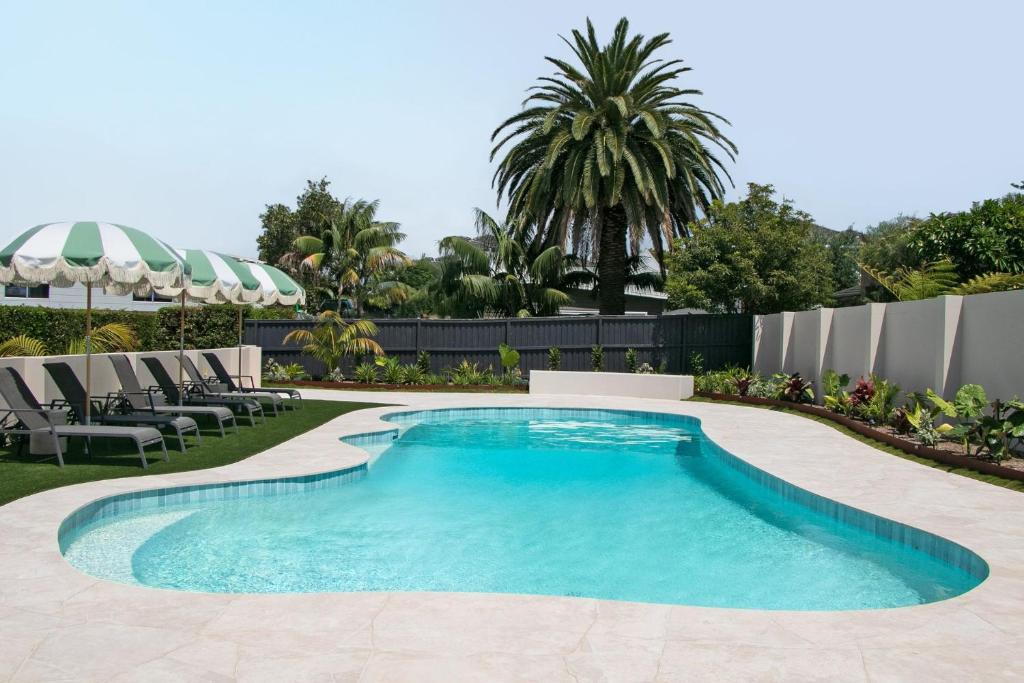 Piscina a Spectacular Ocean Front home With Pool o a prop