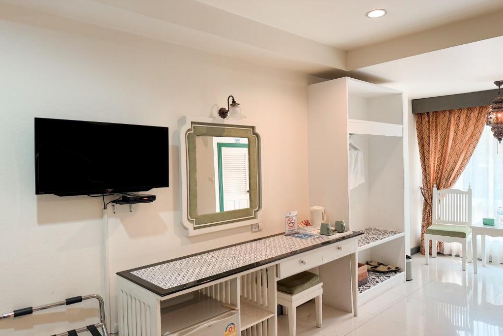 TV a/nebo společenská místnost v ubytování Rasa Boutique Hotel Chiang Rai