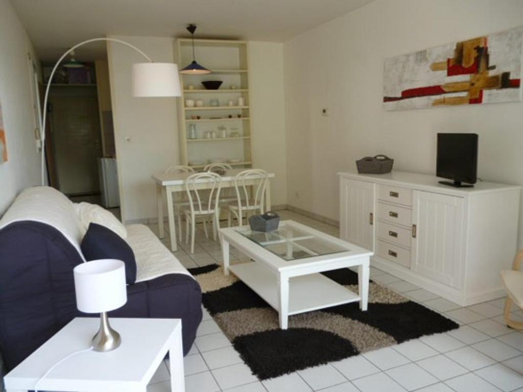 Photo de la galerie de l'établissement Studio meublé 4 pers - Vue mer - Parking - FR-1-825-15, à La Rochelle