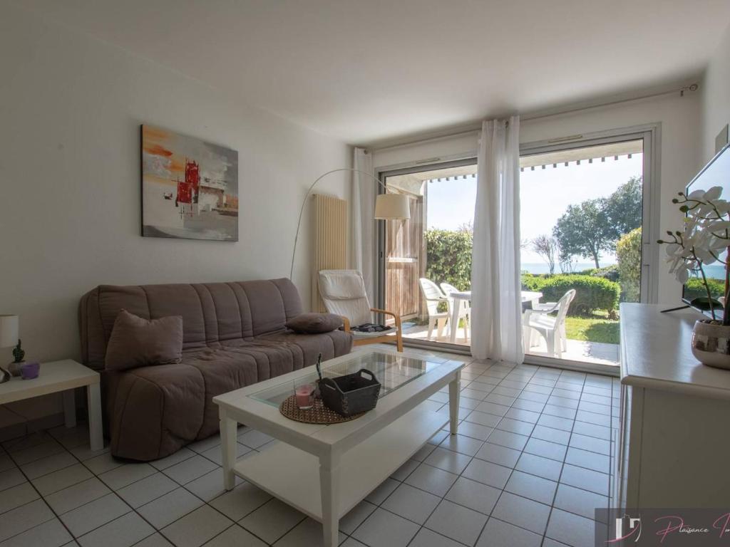 Photo de la galerie de l'établissement Studio meublé 4 pers - Terrasse & Parking à La Rochelle - FR-1-825-30, à La Rochelle