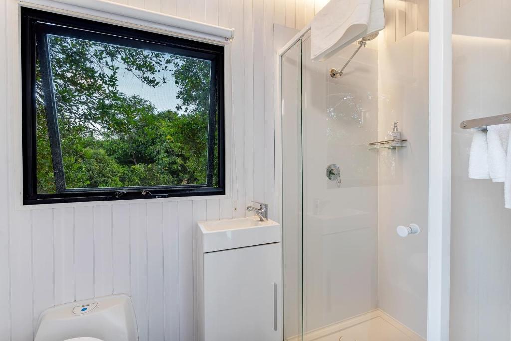 Vannituba majutusasutuses Tiny House Elevation 152 by Tiny Away