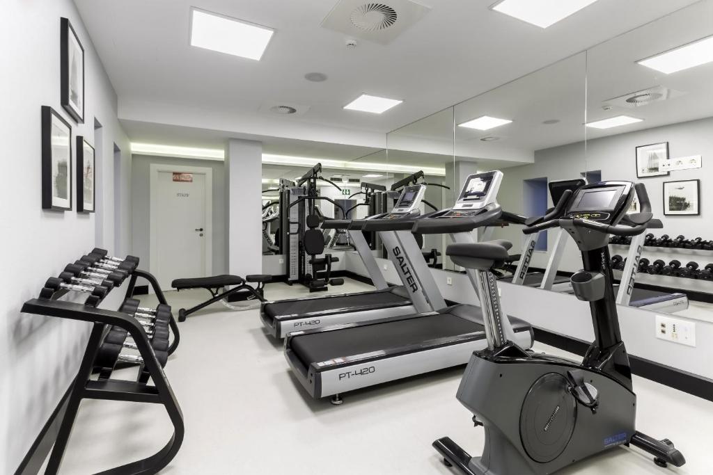 Fitness centrum a/nebo fitness zařízení v ubytování Room Mate Collection Valeria, Málaga