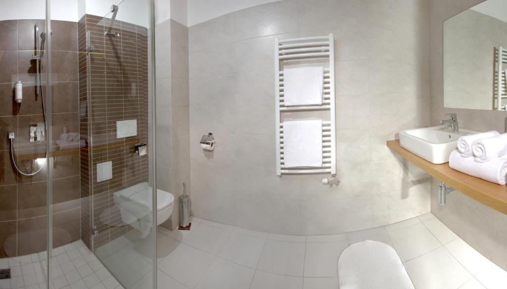 Koupelna v ubytování Sareza hotel