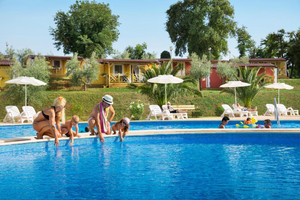 Basen w obiekcie Aminess Planet Camping Holiday Homes Maravea lub w pobliżu