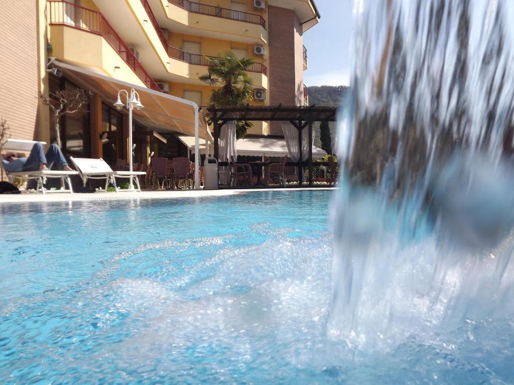 Bazén v ubytování Hotel Imperial ***S nebo v jeho okolí