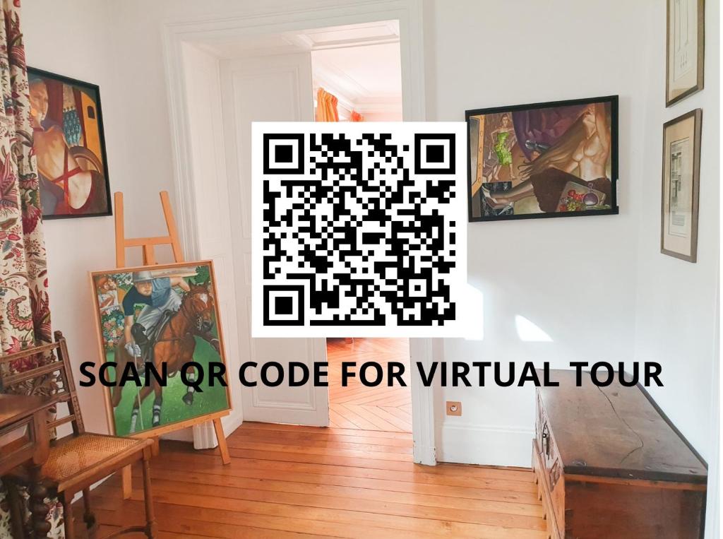 une pièce avec un scan de code pour une visite virtuelle dans l'établissement EXIGEHOME-Appartement de standing au coeur de Versailles, à Versailles