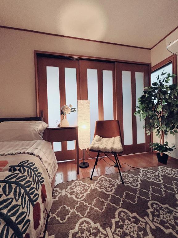 a bedroom with a bed and a desk and a chair at 桜の宿-大阪城Osaka castle-105m2 private-5Way access-KIX USJ 難波心斎橋 Direct in Osaka