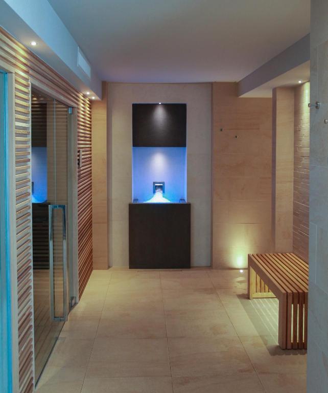 TV a/nebo společenská místnost v ubytování Hotel Le Soleil