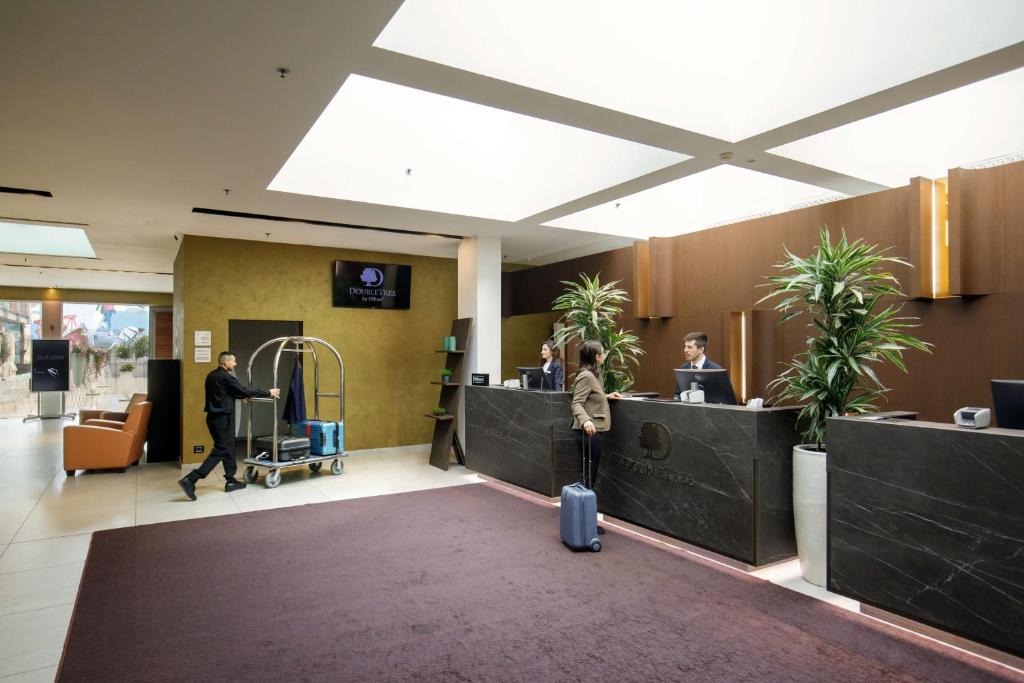 TV a/nebo společenská místnost v ubytování DoubleTree By Hilton Milan