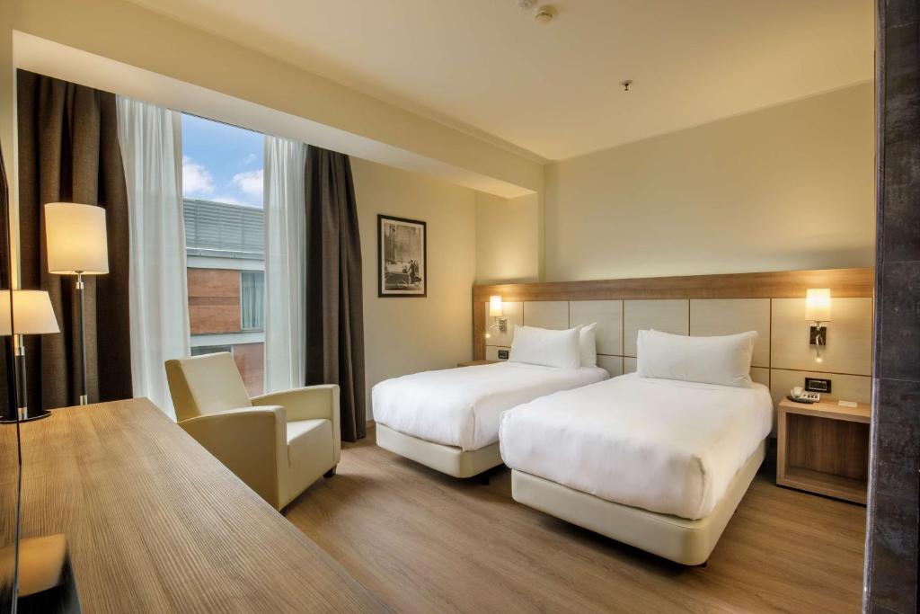 Postel nebo postele na pokoji v ubytování DoubleTree By Hilton Milan