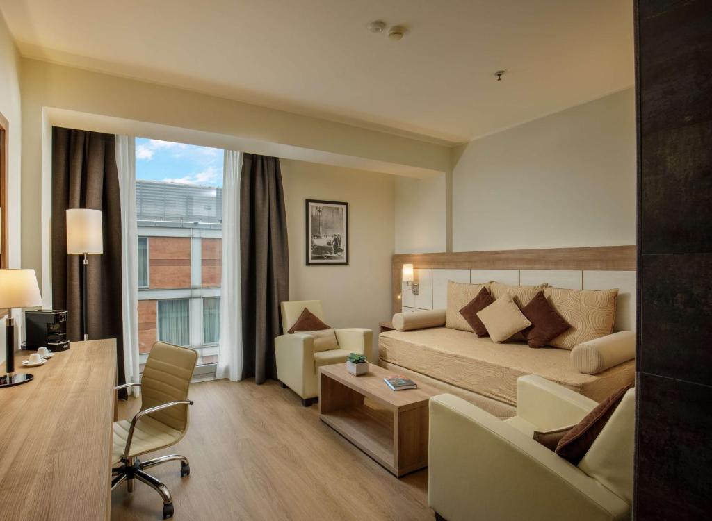 Posezení v ubytování DoubleTree By Hilton Milan