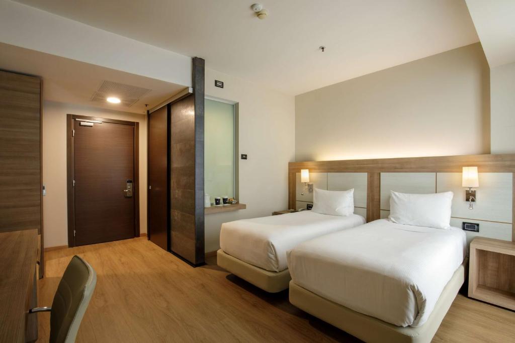 Postel nebo postele na pokoji v ubytování DoubleTree By Hilton Milan