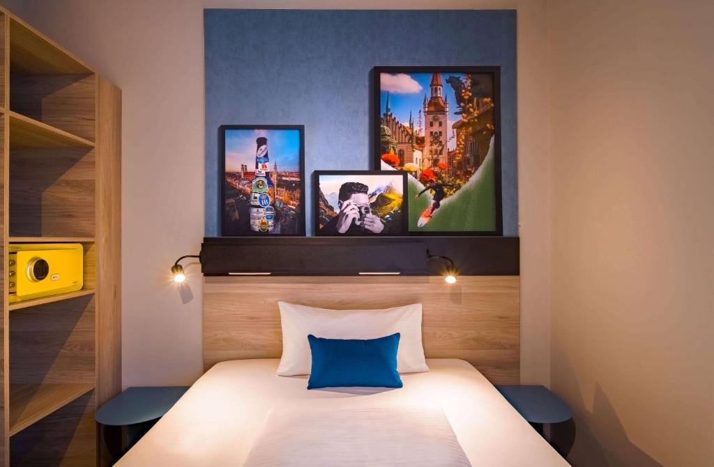 Letto o letti in una camera di Ramada Encore by Wyndham Munich Messe