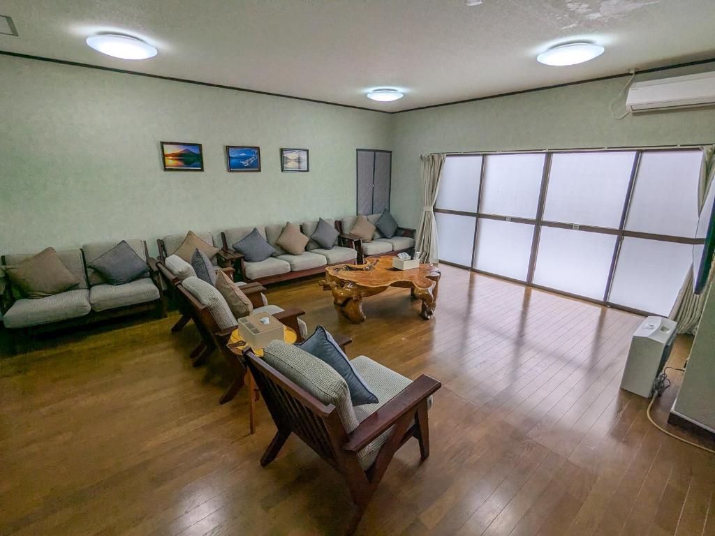 Posezení v ubytování 富士たから荘山中館