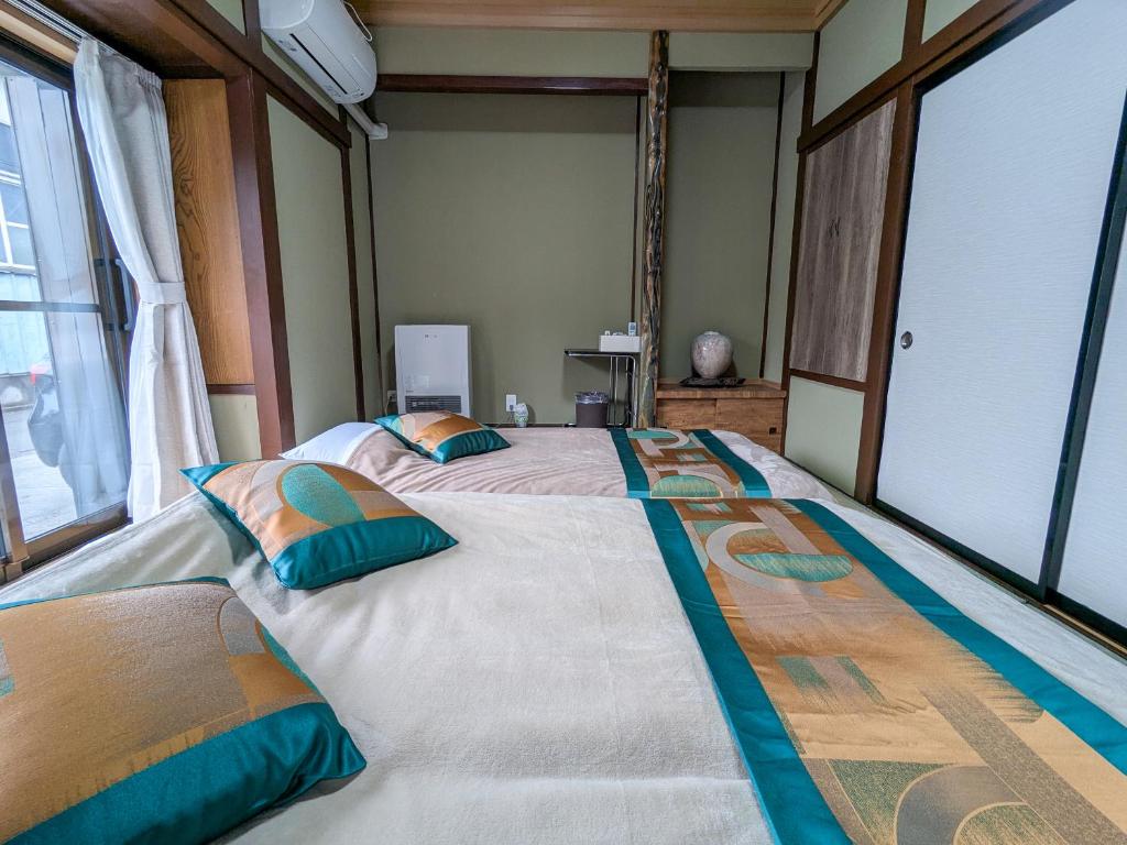 Postel nebo postele na pokoji v ubytování 富士たから荘山中館