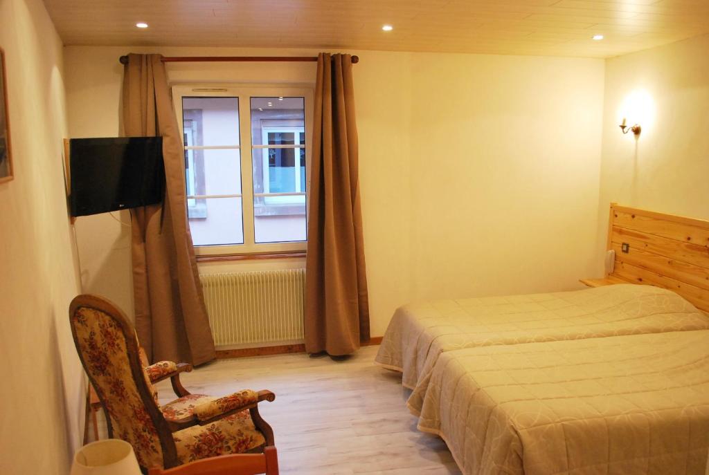 Postel nebo postele na pokoji v ubytování Logis Hôtel Restaurant Kleiber