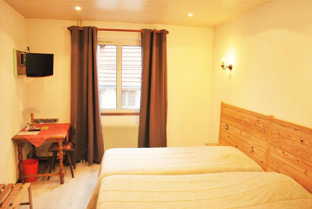 Postel nebo postele na pokoji v ubytování Logis Hôtel Restaurant Kleiber