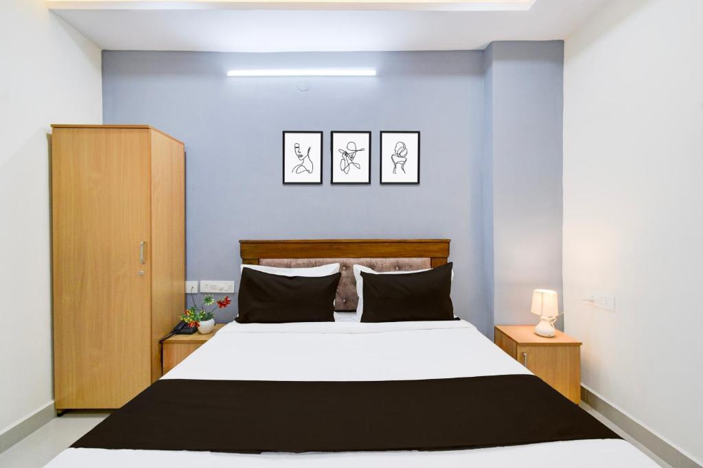 Postel nebo postele na pokoji v ubytování Super Townhouse Lanco Hills Gachibowli