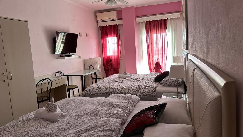 Postel nebo postele na pokoji v ubytování Alexandros Hotel