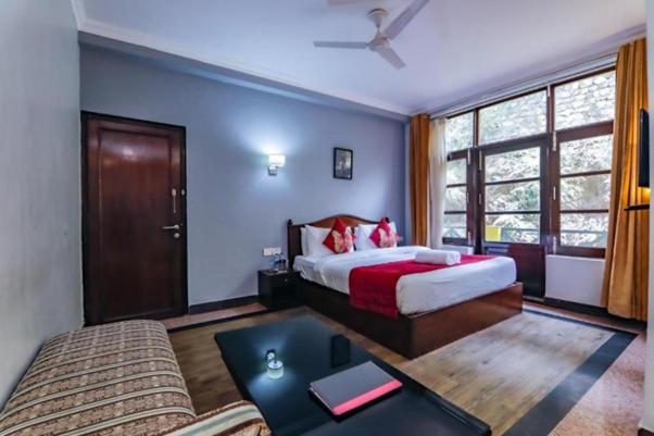 Postel nebo postele na pokoji v ubytování Green N Breeze Resorts Mussoorie