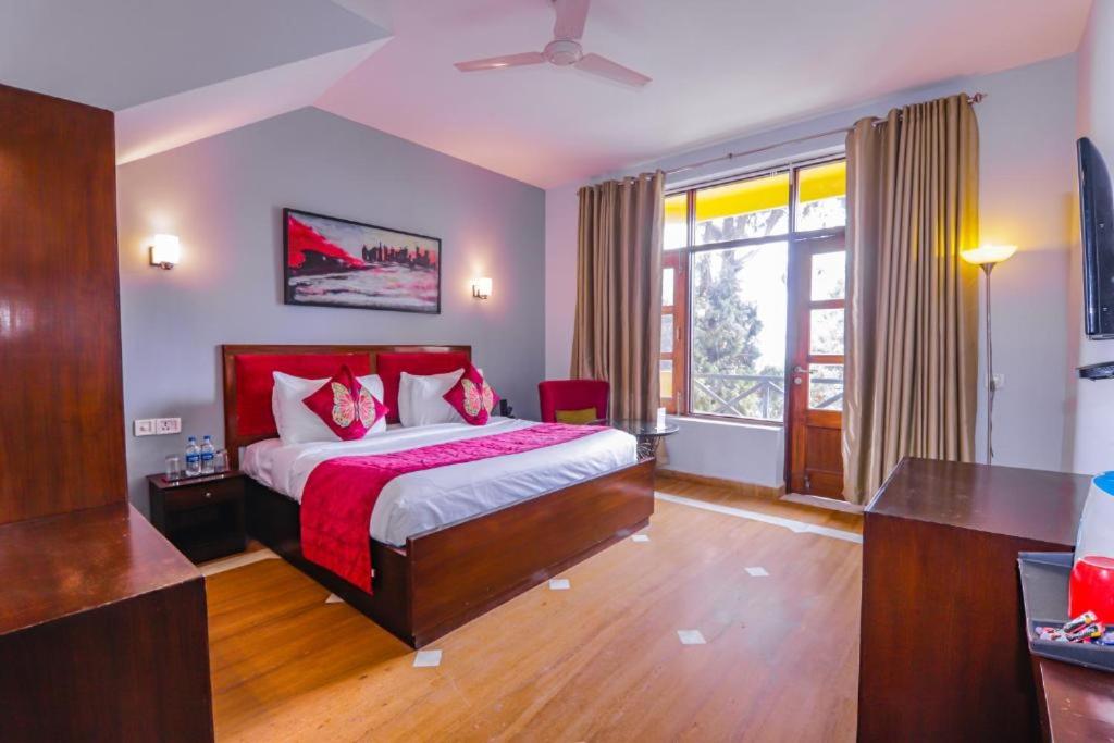 Postel nebo postele na pokoji v ubytování Green N Breeze Resorts Mussoorie