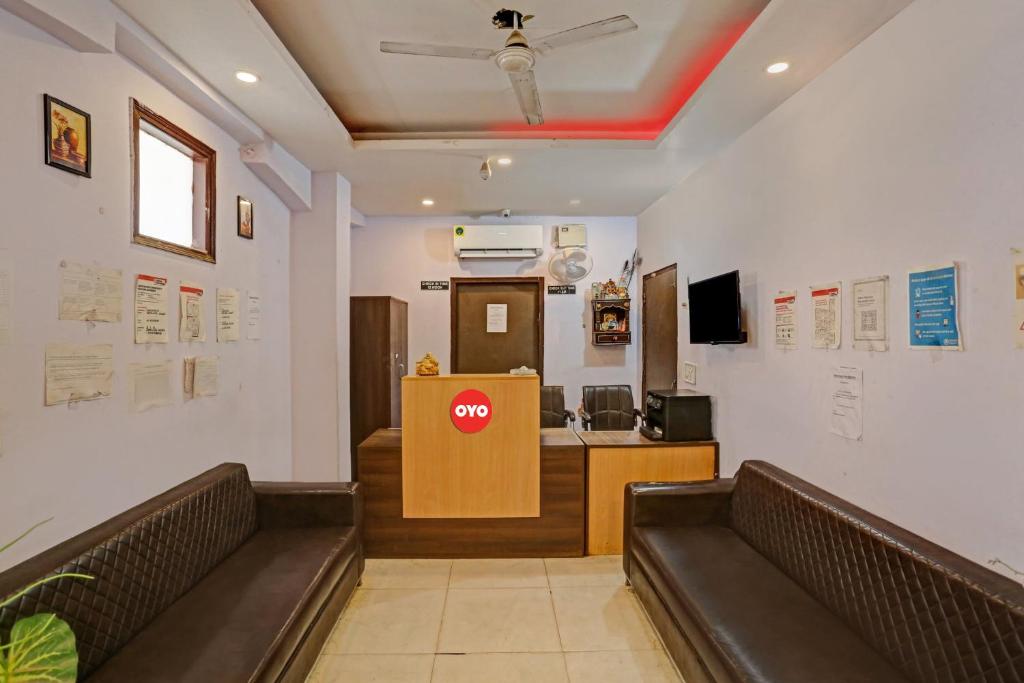 TV a/nebo společenská místnost v ubytování Hotel O Doraemon Residency
