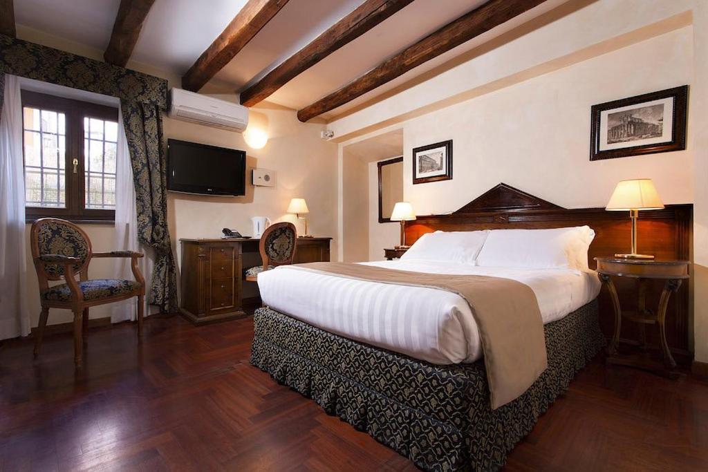 Postel nebo postele na pokoji v ubytování Hotel Teatro Pace