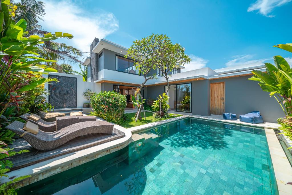 Villa Arunika - Stylish tropical 2BR Villa close to Nyanyi beach! - Housity