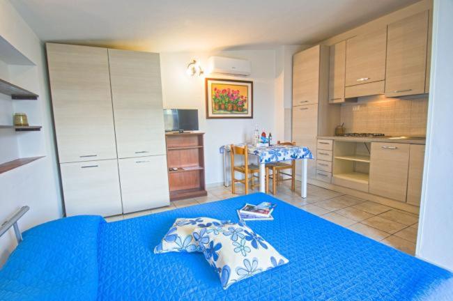 Villa Evelina - Estudio Con Vistas Al Jardín