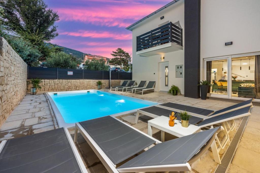 Πισίνα στο ή κοντά στο Luxury Villa Magic with swimming pool
