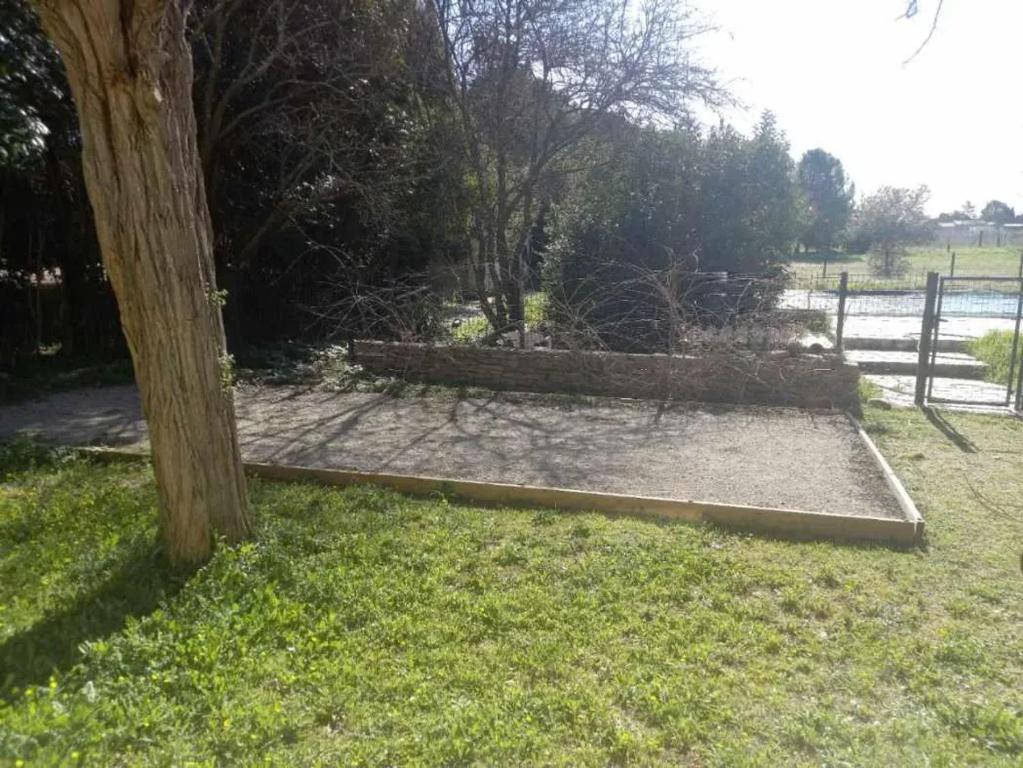 Vonkajšia záhrada v ubytovaní Villa spacieuse à Aimargues avec piscine privée