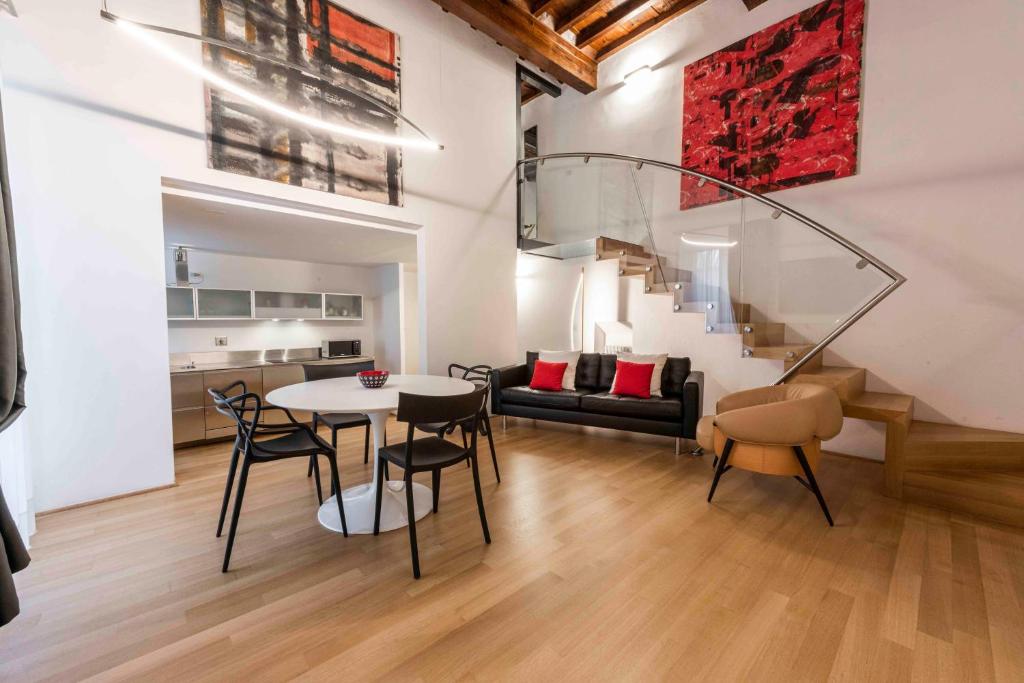 a living room with a table and chairs and a couch at appartamento palazzo bardi apartments n 2 in Florence