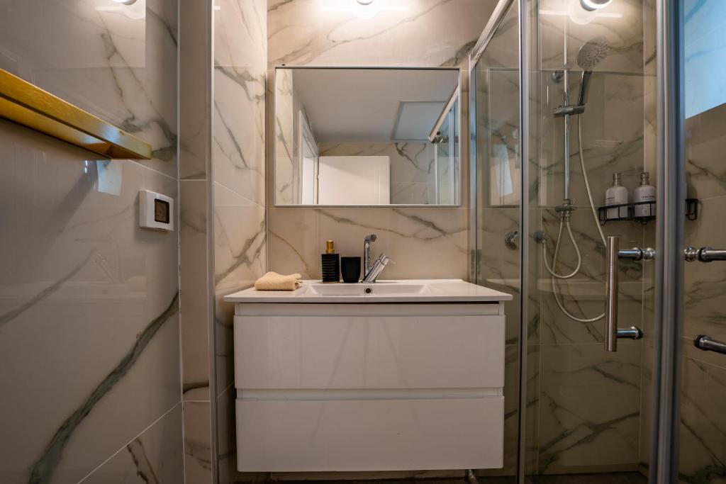 Ein Badezimmer in der Unterkunft Sun City - By Harim