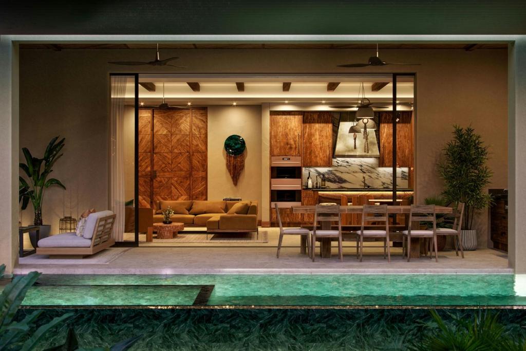 Posezení v ubytování Nekajui, a Ritz-Carlton Reserve