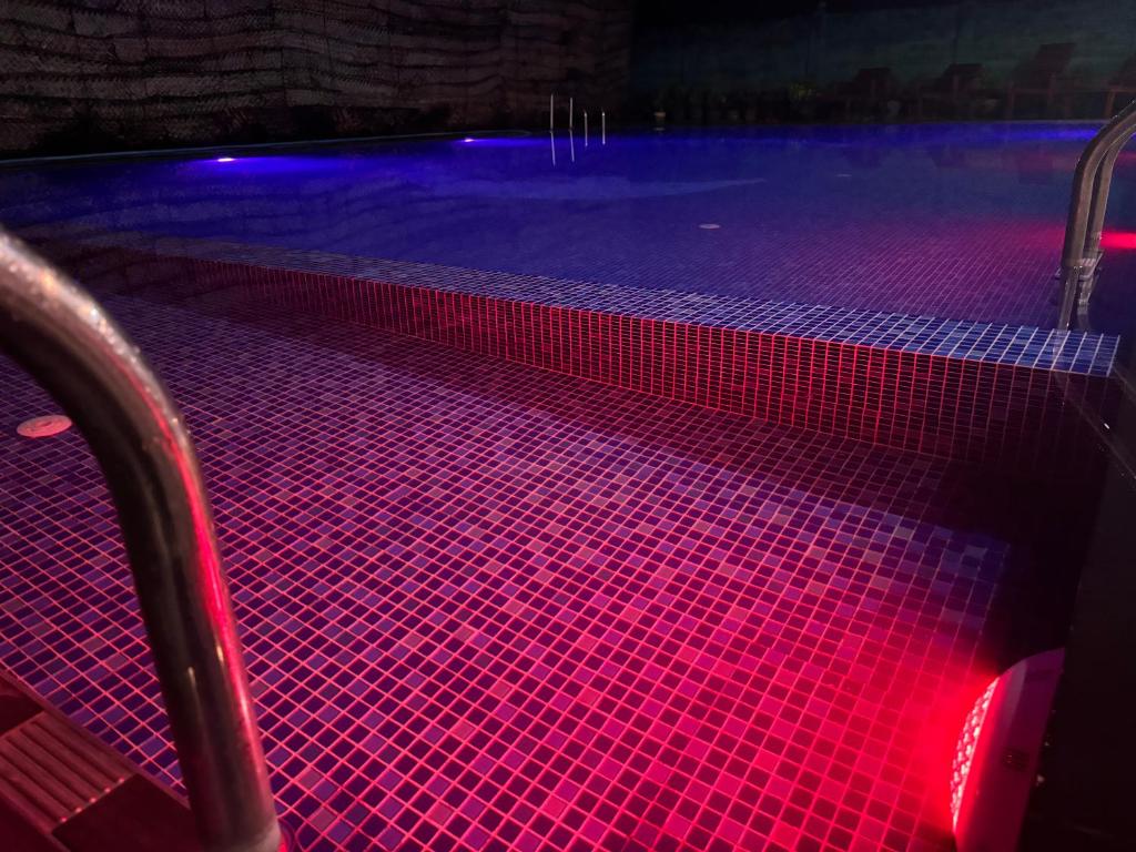 Bazén v ubytování Paris Garden Resort nebo v jeho okolí