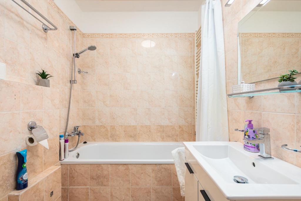 Bagno di Private Retreat Close to Stations in Praha 3
