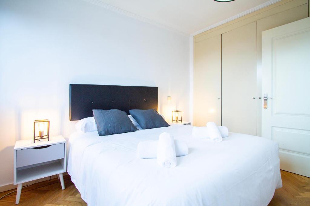 Postel nebo postele na pokoji v ubytování Apartamentos Cinco Rosas