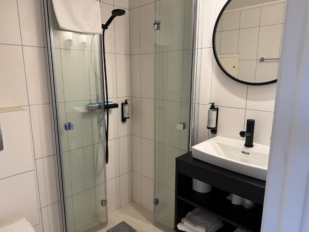 Koupelna v ubytování Grønnbuene Rorbu Hotel