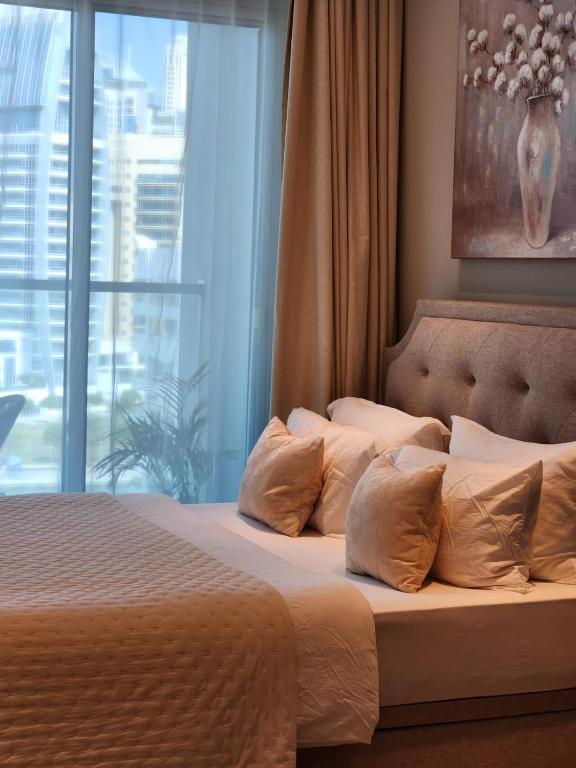 Letto o letti in una camera di Studio One Dubai Marina - TIE Vacation Homes