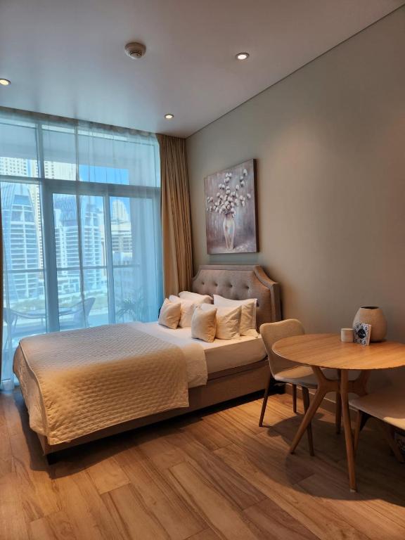 Letto o letti in una camera di Studio One Dubai Marina - TIE Vacation Homes