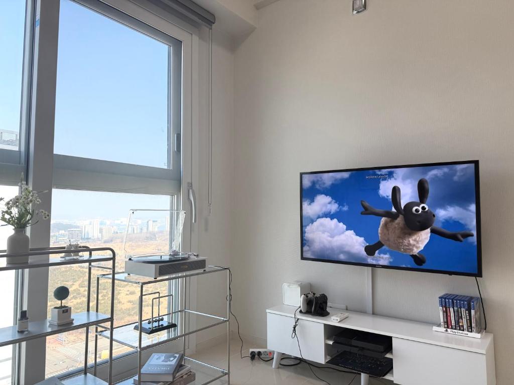 TV a/nebo společenská místnost v ubytování Grape Residence Hotel