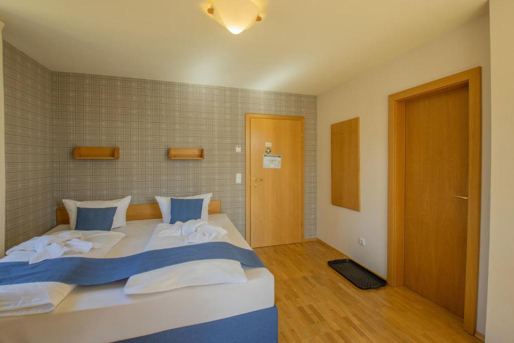 Ferien Residenz Thüringer Wald - Deluxe Double Room (2 Adults + 1 Child)