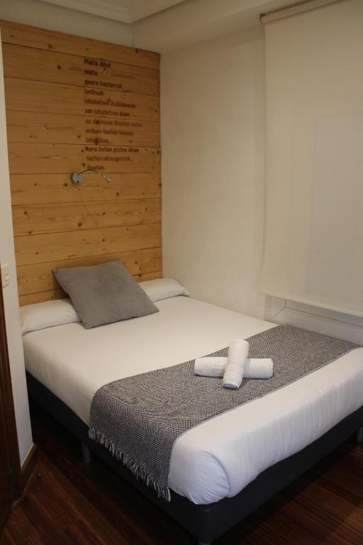 Pensión Urkia - Single Room With Private Bathroom