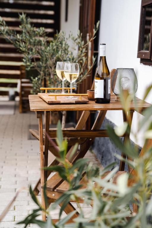 Off-the-grid - Wikipedia