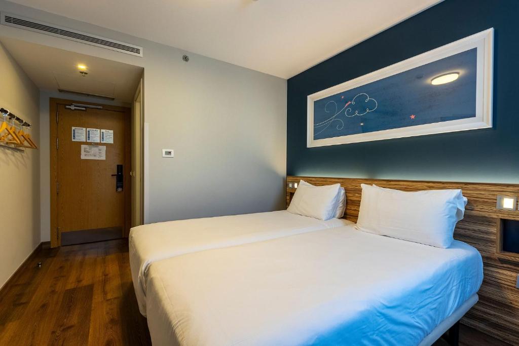 Travelodge Barcelona Poblenou - Resim 32