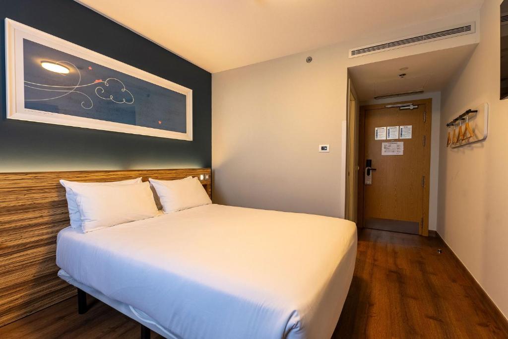 Travelodge Barcelona Poblenou - Resim 39